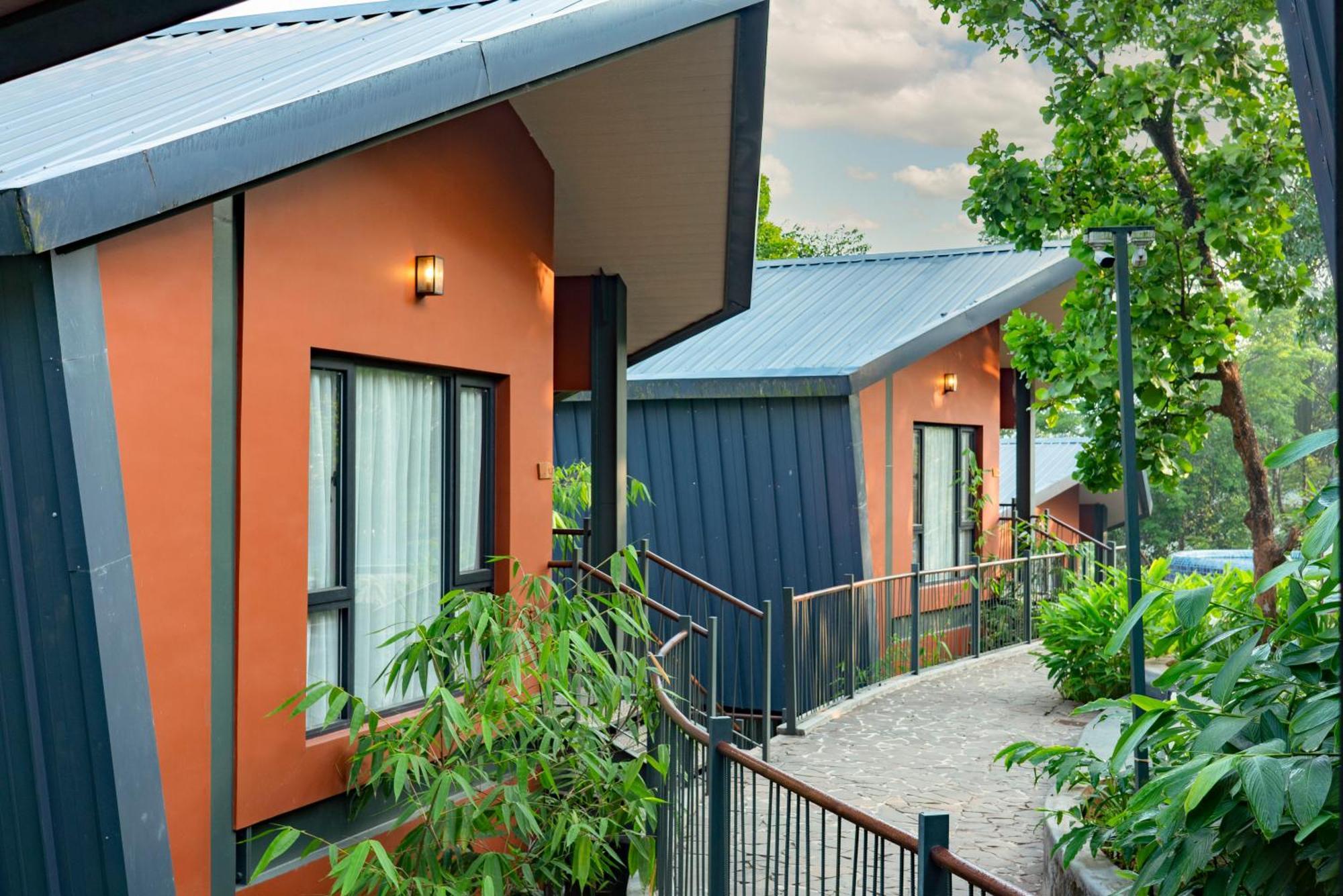 Vyna Hillock Resort And Spa ไวทีรี ภายนอก รูปภาพ