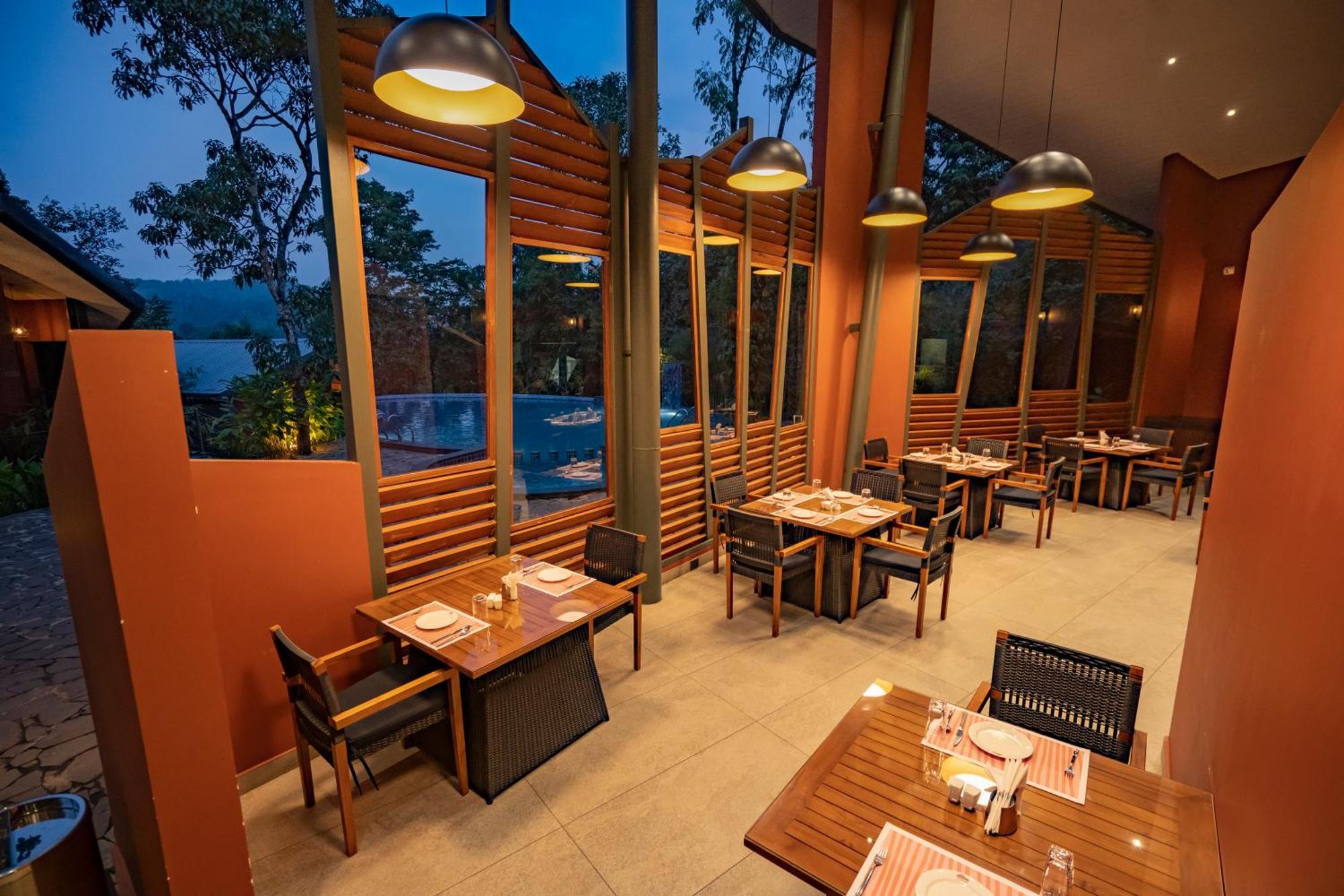 Vyna Hillock Resort And Spa ไวทีรี ภายนอก รูปภาพ
