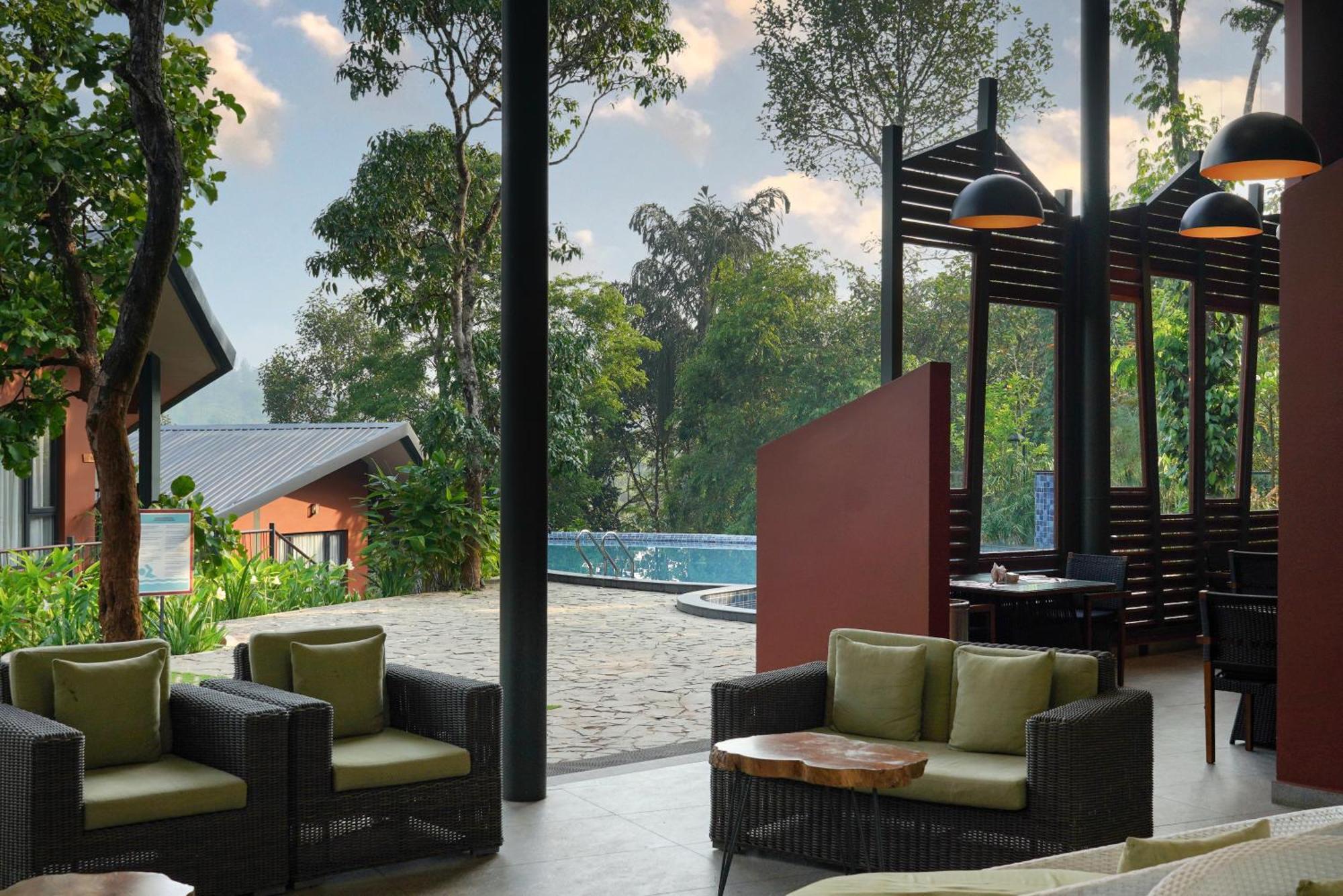 Vyna Hillock Resort And Spa ไวทีรี ภายนอก รูปภาพ