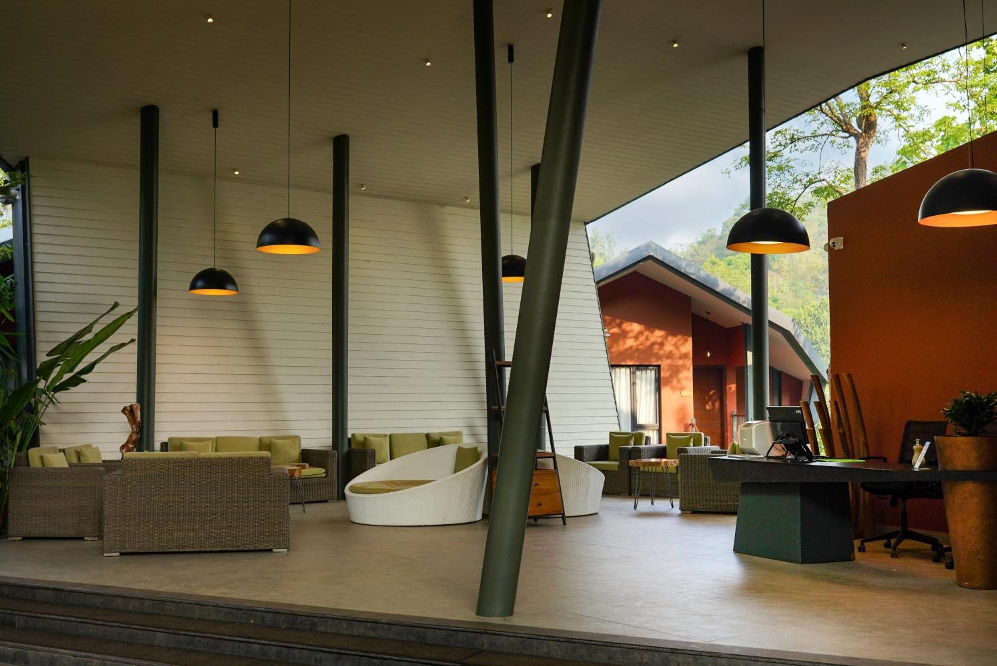 Vyna Hillock Resort And Spa ไวทีรี ภายนอก รูปภาพ