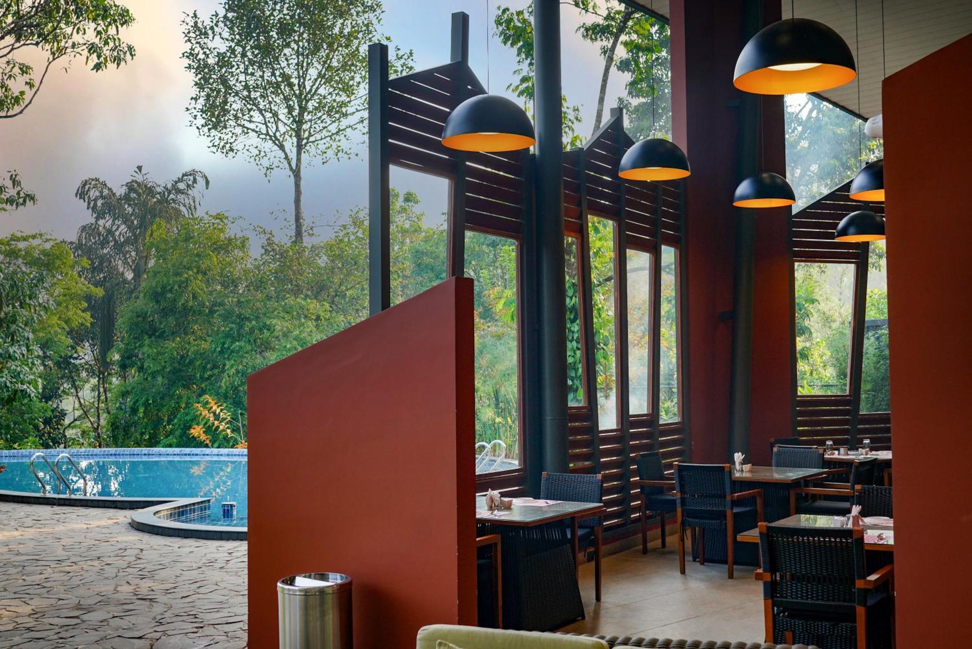 Vyna Hillock Resort And Spa ไวทีรี ภายนอก รูปภาพ