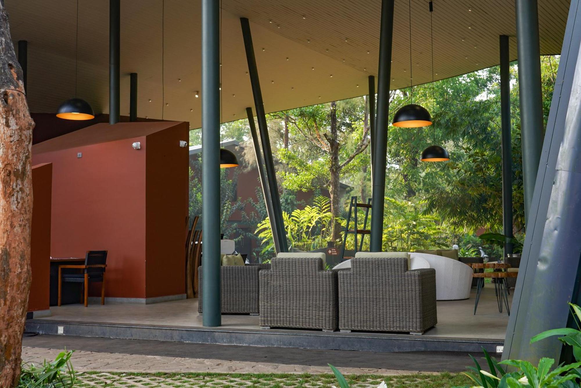 Vyna Hillock Resort And Spa ไวทีรี ภายนอก รูปภาพ
