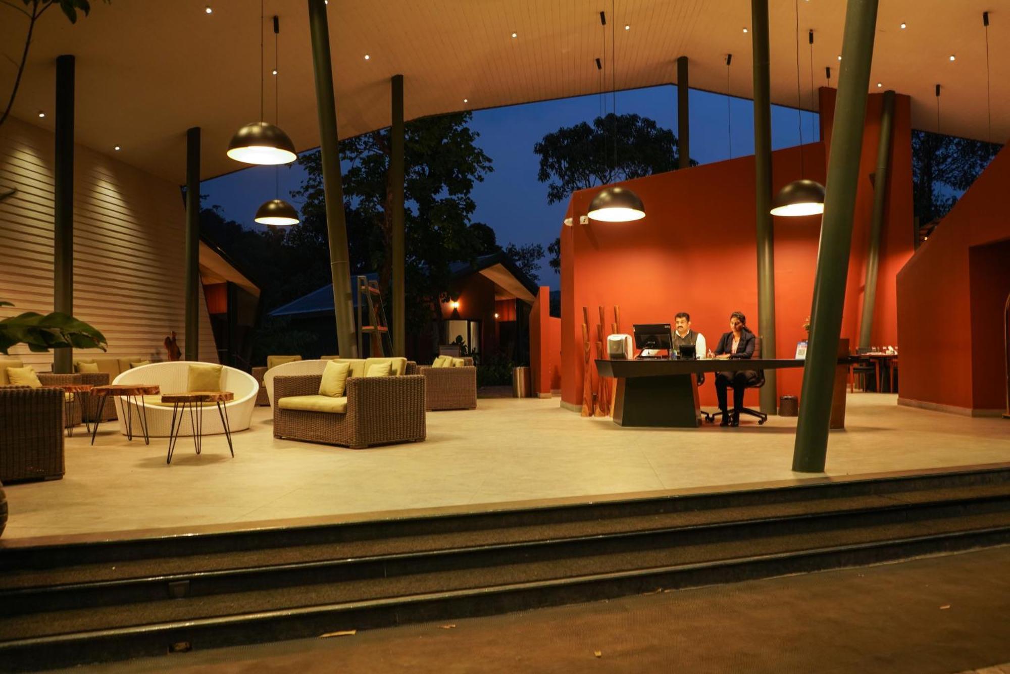 Vyna Hillock Resort And Spa ไวทีรี ภายนอก รูปภาพ