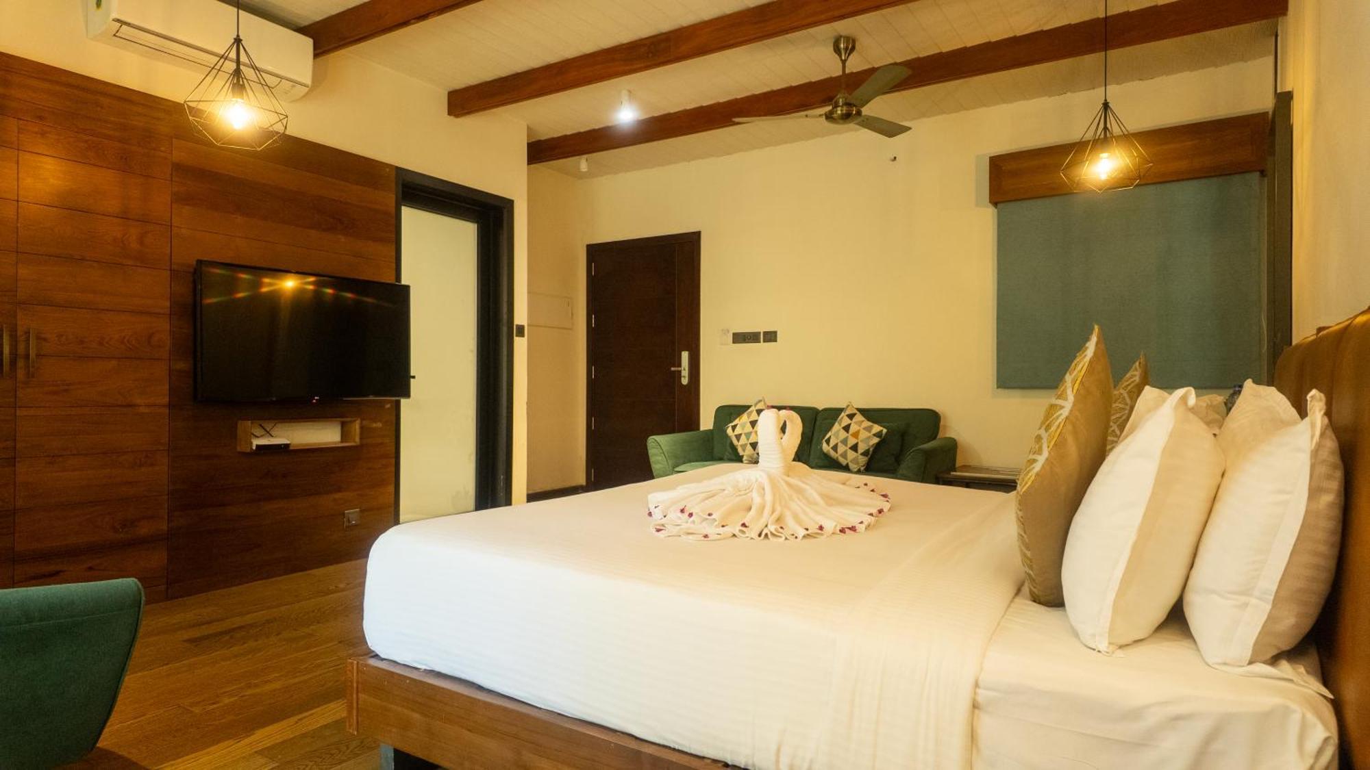Vyna Hillock Resort And Spa ไวทีรี ภายนอก รูปภาพ