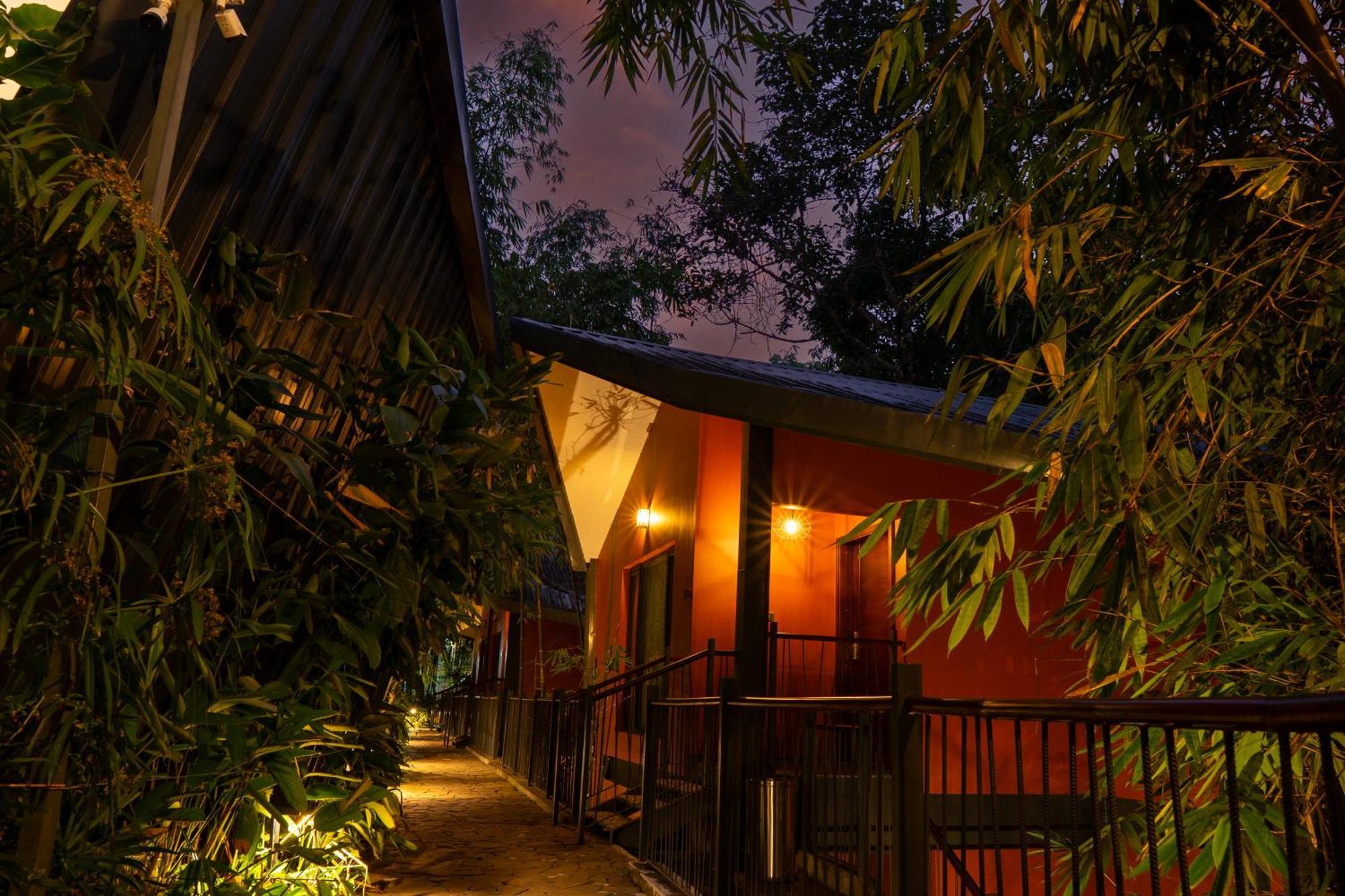 Vyna Hillock Resort And Spa ไวทีรี ภายนอก รูปภาพ
